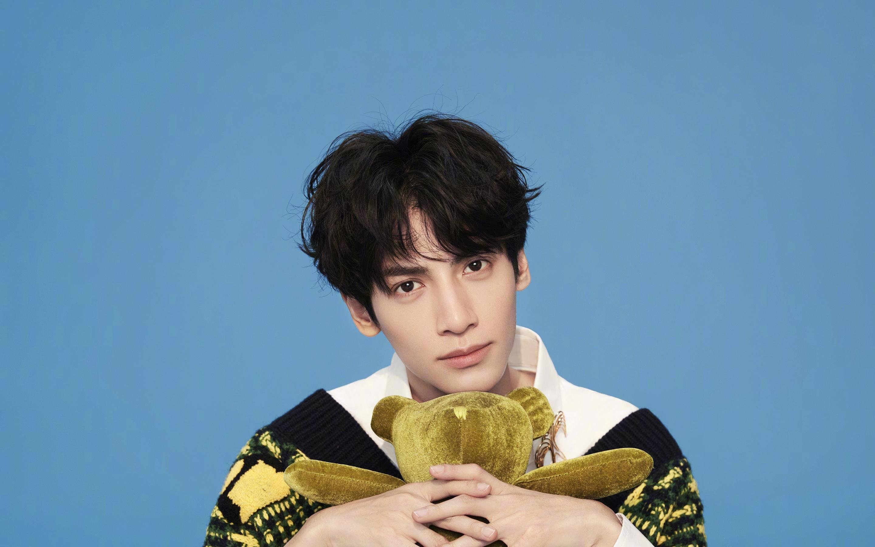 里昂持续调整锋线组合保持进攻多样性，里昂前锋